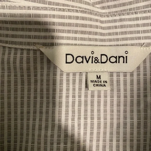 DAVI & DANI Blue & White Puff Sleeve Spliced Plaid Button-Front Top Size Medium - Picture 3 of 5